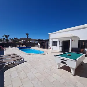https://villa-carla.in-canary-islands.com